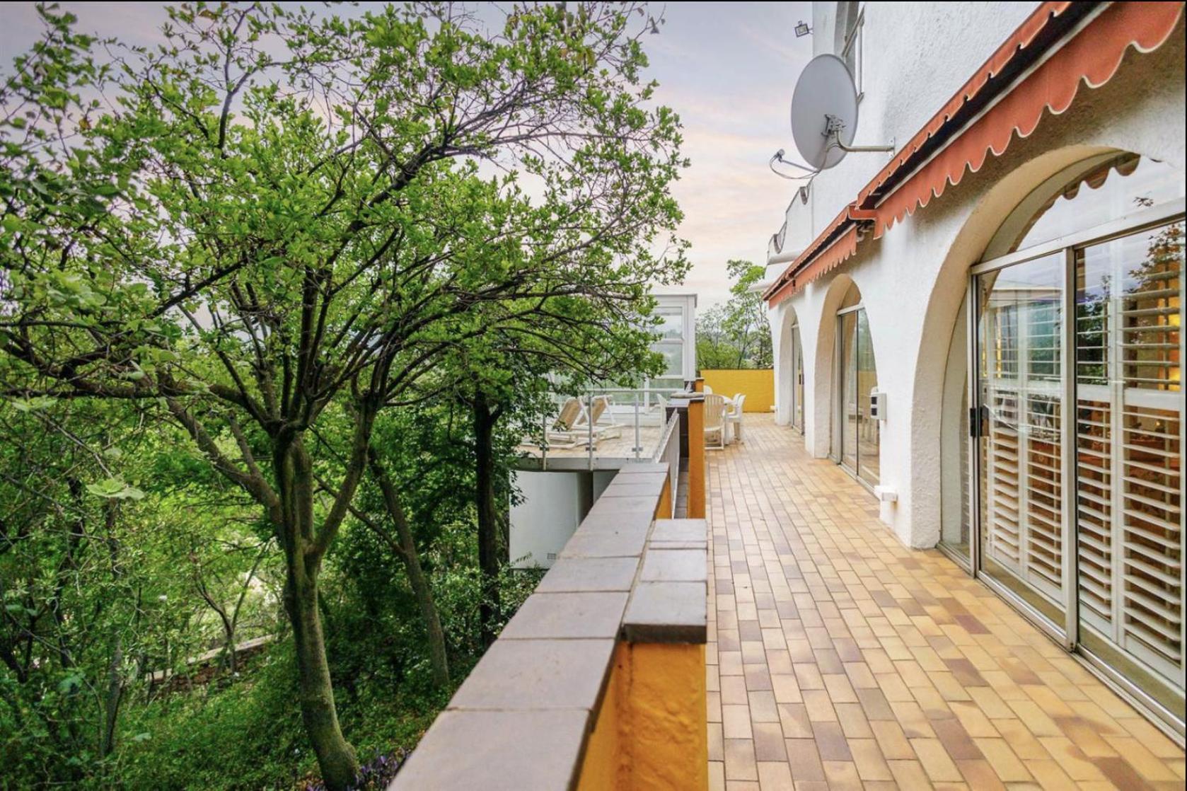 La Casa Blanca Hotel Johannesburg Exterior photo